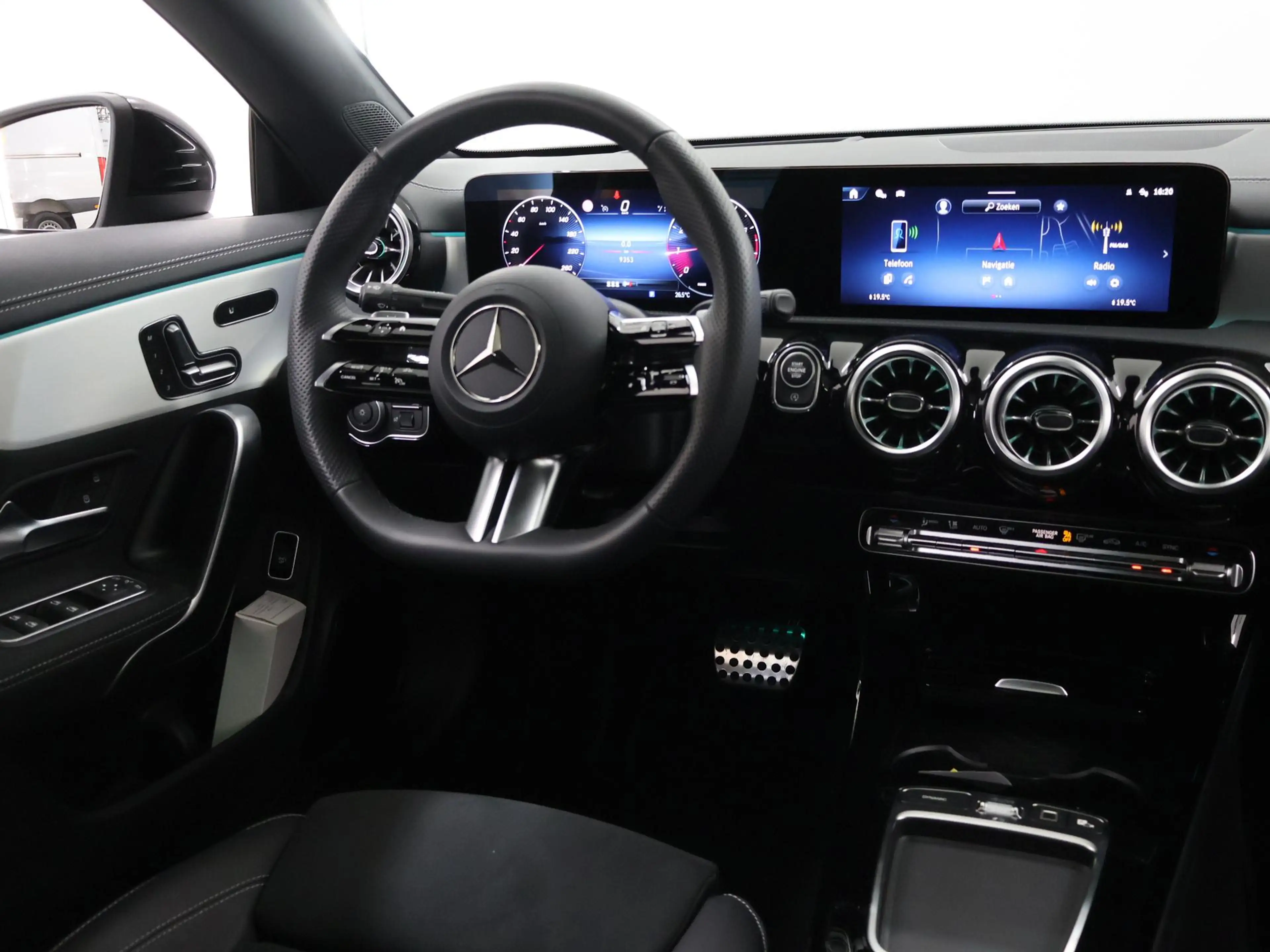 Mercedes-Benz CLA 180 Coupé Business Solution AMG | Panoramaschuifdak | — photo 9