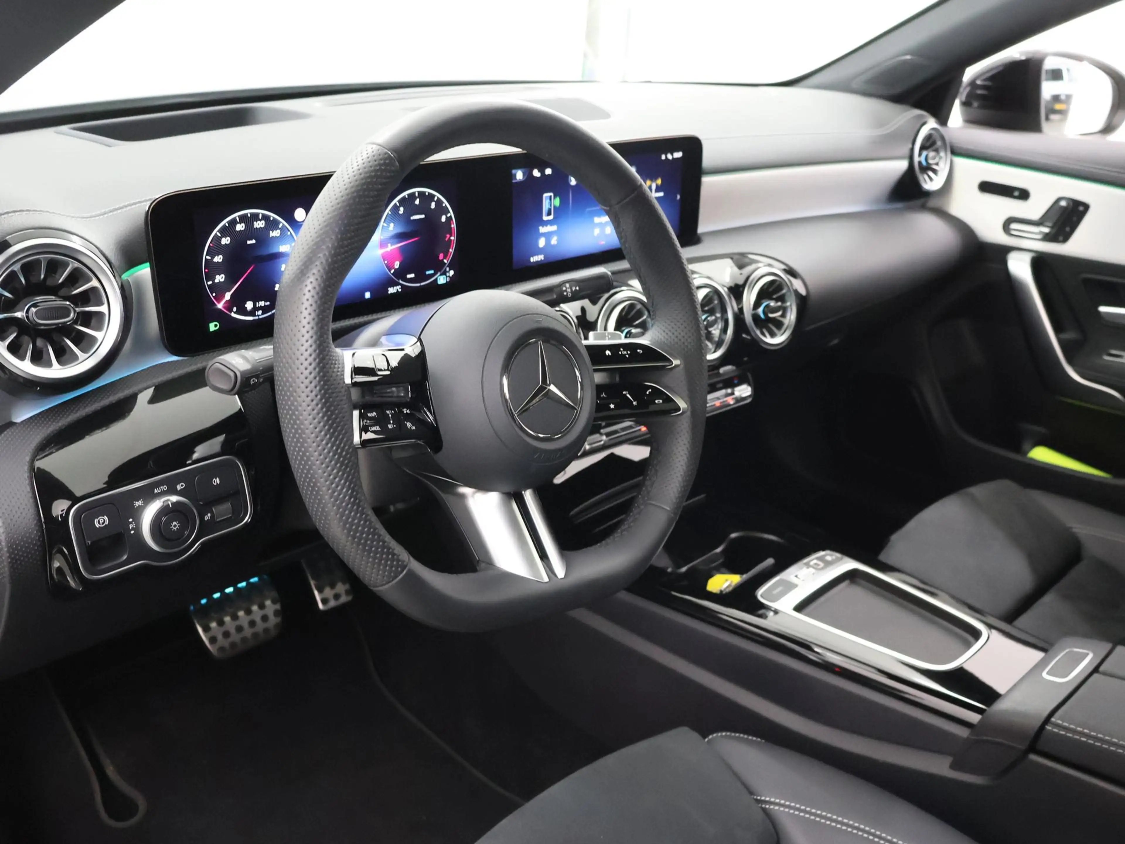 Mercedes-Benz CLA 180 Coupé Business Solution AMG | Panoramaschuifdak | — photo 7