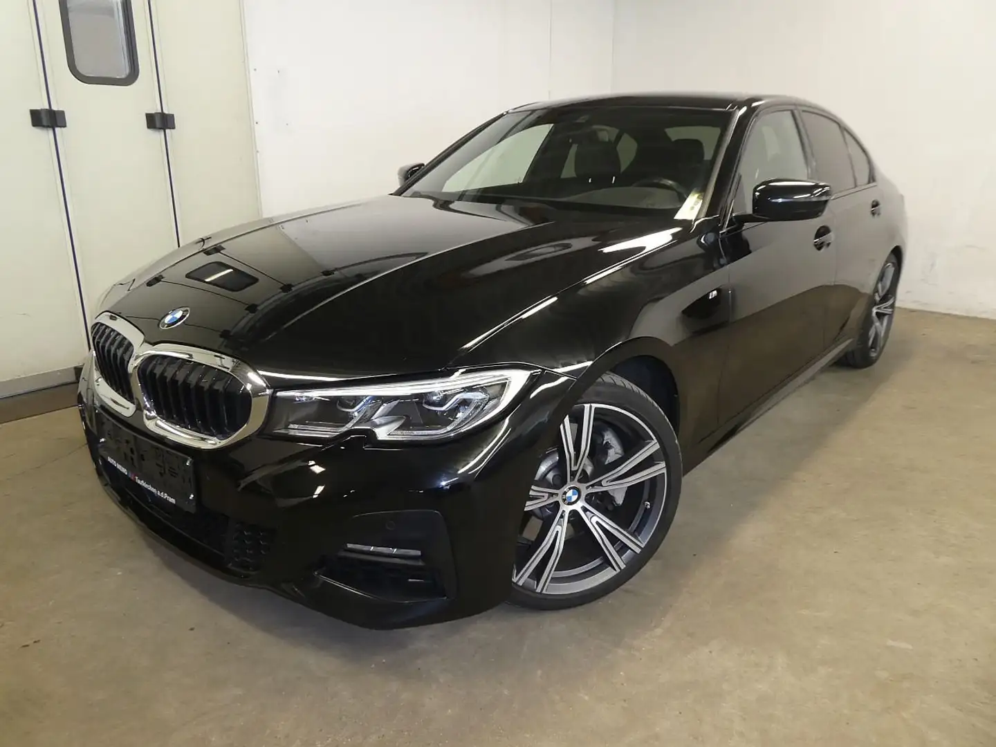 BMW 330 i M Sport Aut. Schwarz - 1