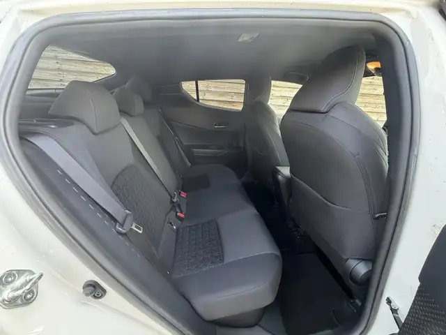 Toyota C-HR view 11