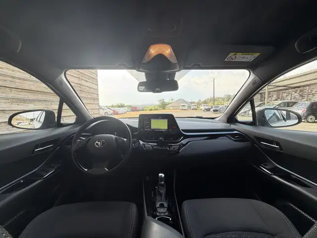 Toyota C-HR view 14