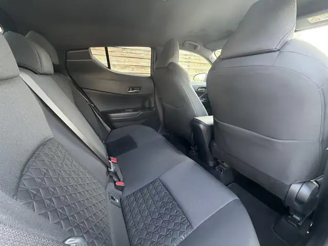 Toyota C-HR view 12