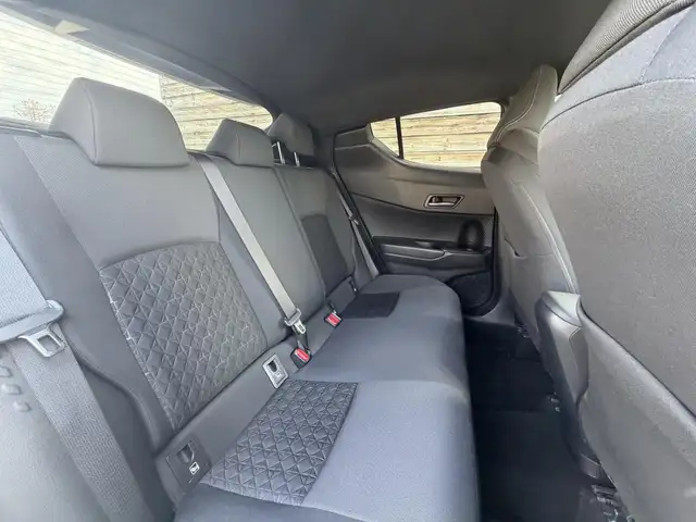 Toyota C-HR view 13