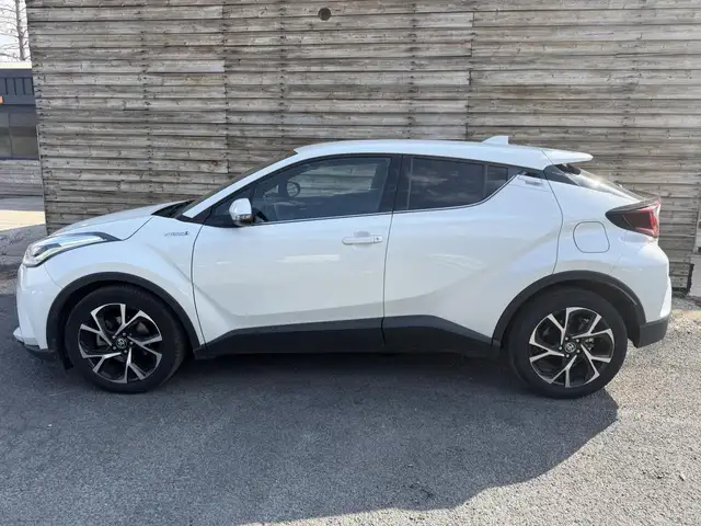 Toyota C-HR view 2
