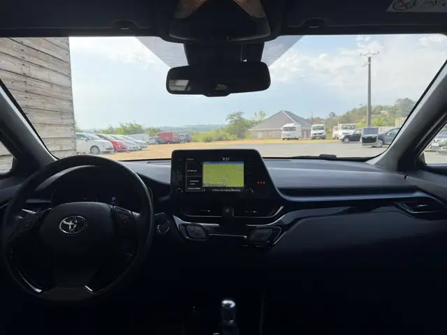 Toyota C-HR view 15