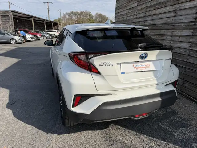Toyota C-HR view 3