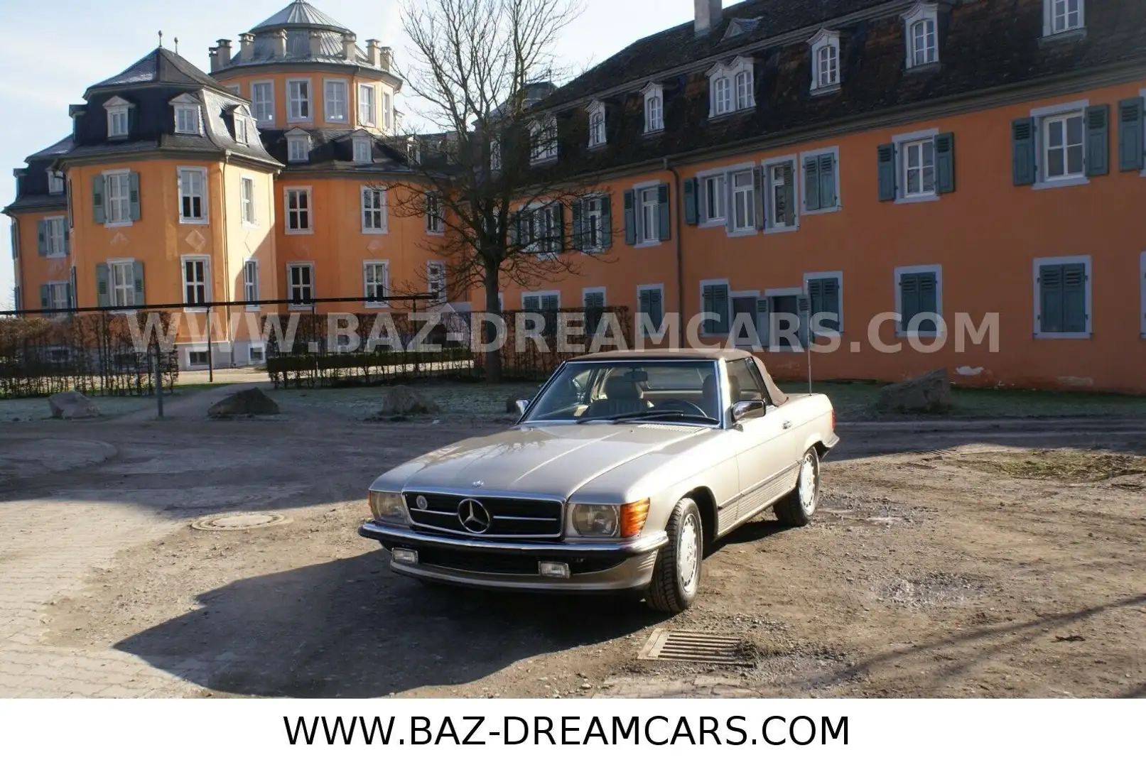 Mercedes-Benz 560 SL W107 srebrna - 1