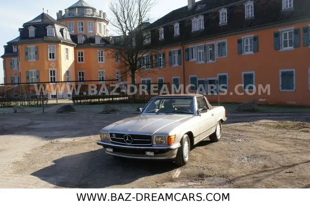 Mercedes-Benz 560 SL W107