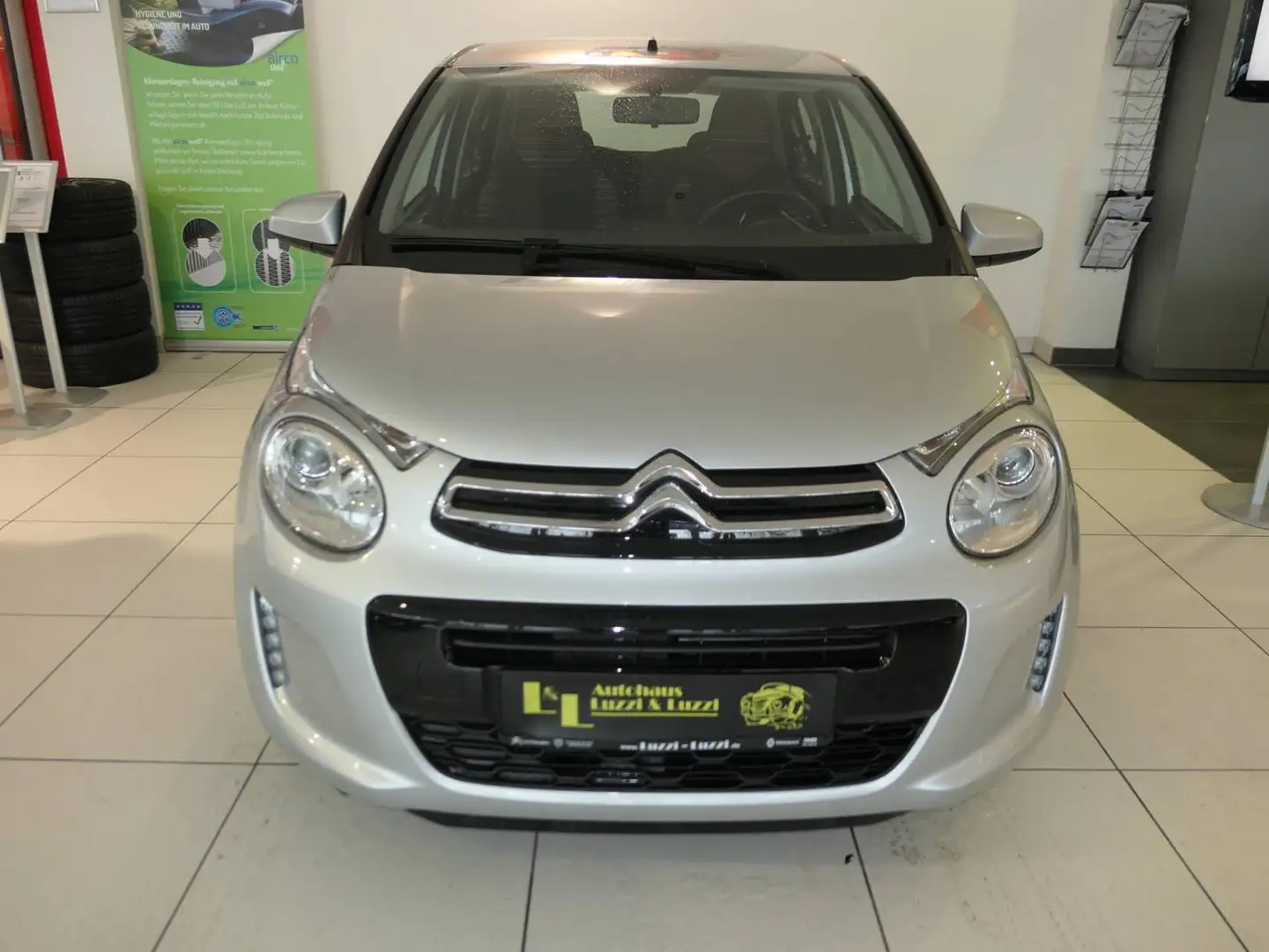 Citroen C1 VTi Shine Stop&Start Silber - 2