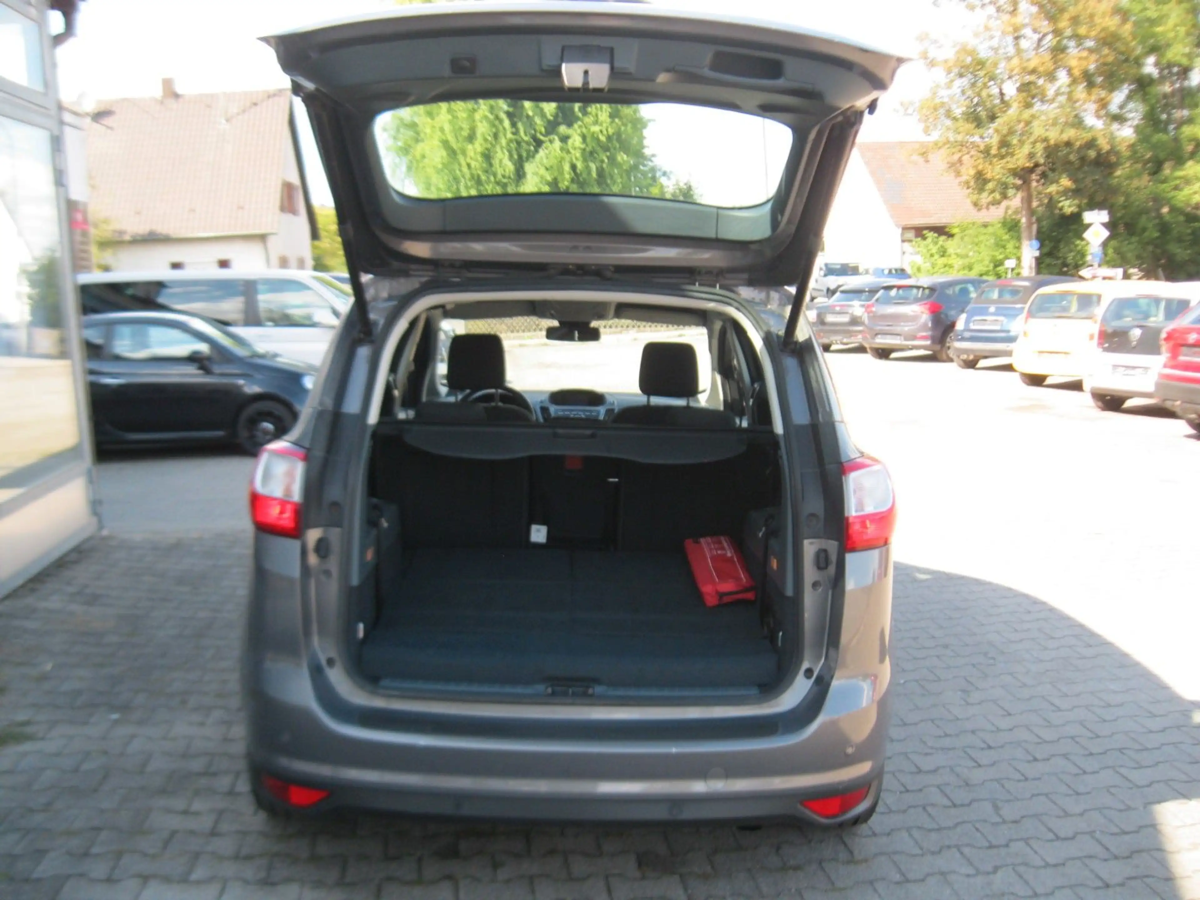 Ford Grand C-Max 1.6 Titanium — photo 10