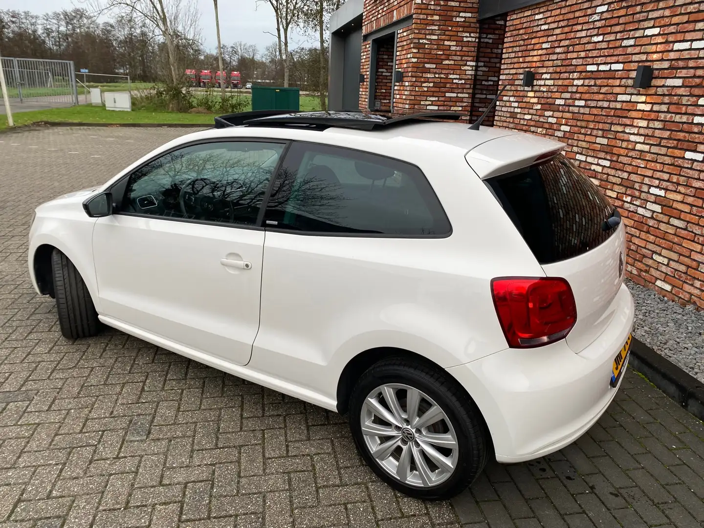 Volkswagen Polo 1.2 Style Uitvoering Panoramadak 126000km Stoelver Weiß - 2