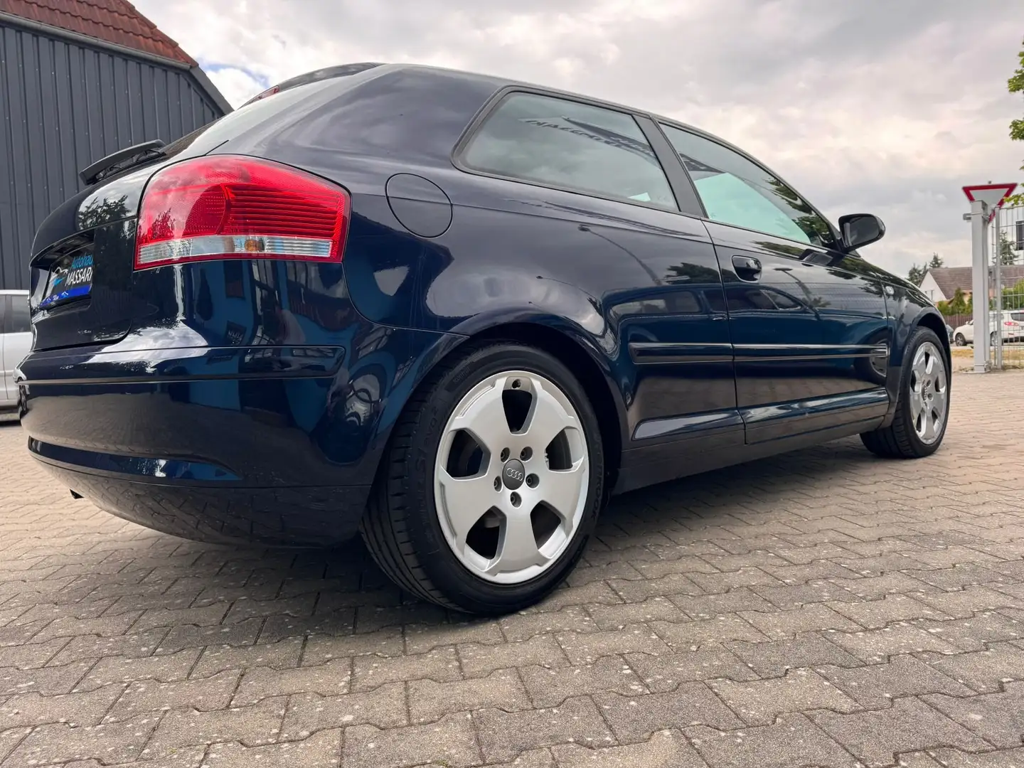 Audi A3 1.6 Ambiente Sport, LMV, AAC, ESP, TÜV Blauw - 2
