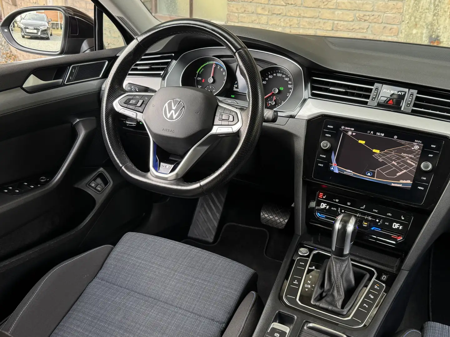 Volkswagen Passat Variant 218PK DSG HYBRID GTE BUSINESS CAMERA//SIDE-ASSIST/ Zwart - 2