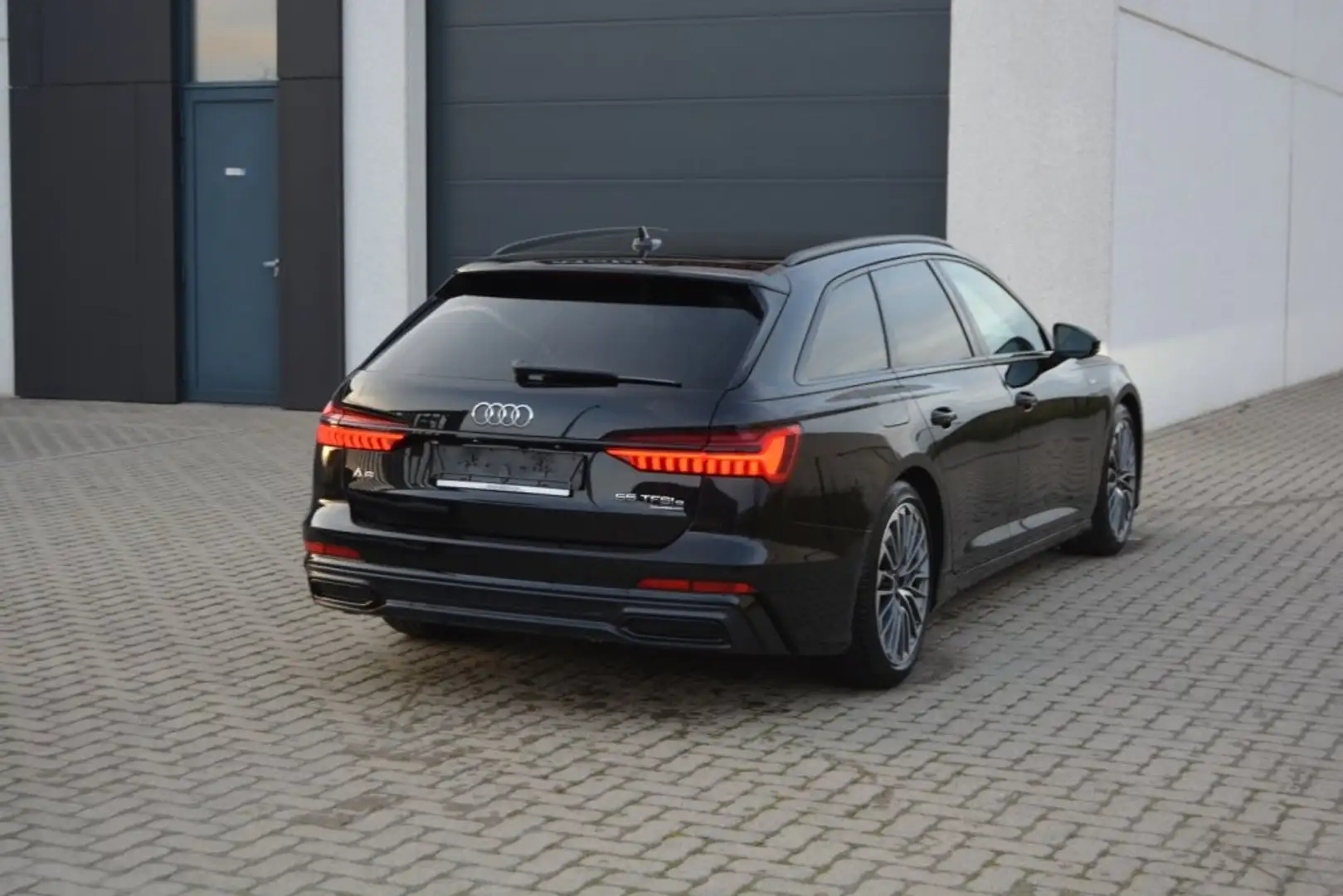 Audi A6 55TFSIe Plug-in Hybride Quattro S Line 367PK B'22 Noir - 2