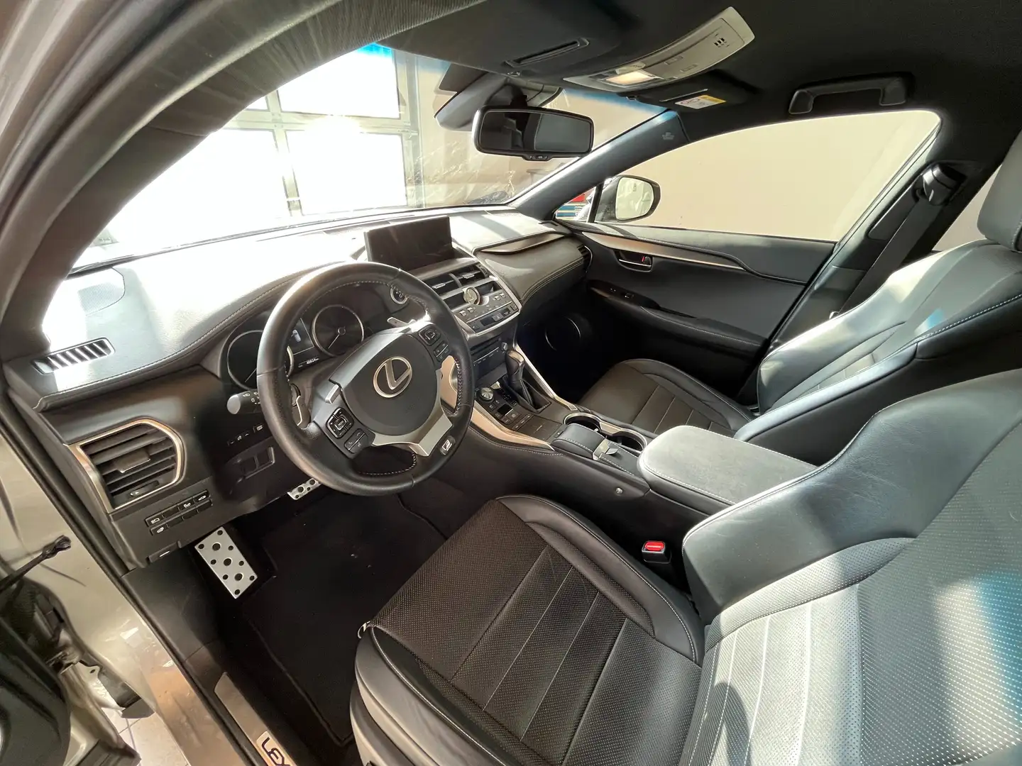 Lexus NX 300h F-Sport Hybrid Aut. Grey - 2