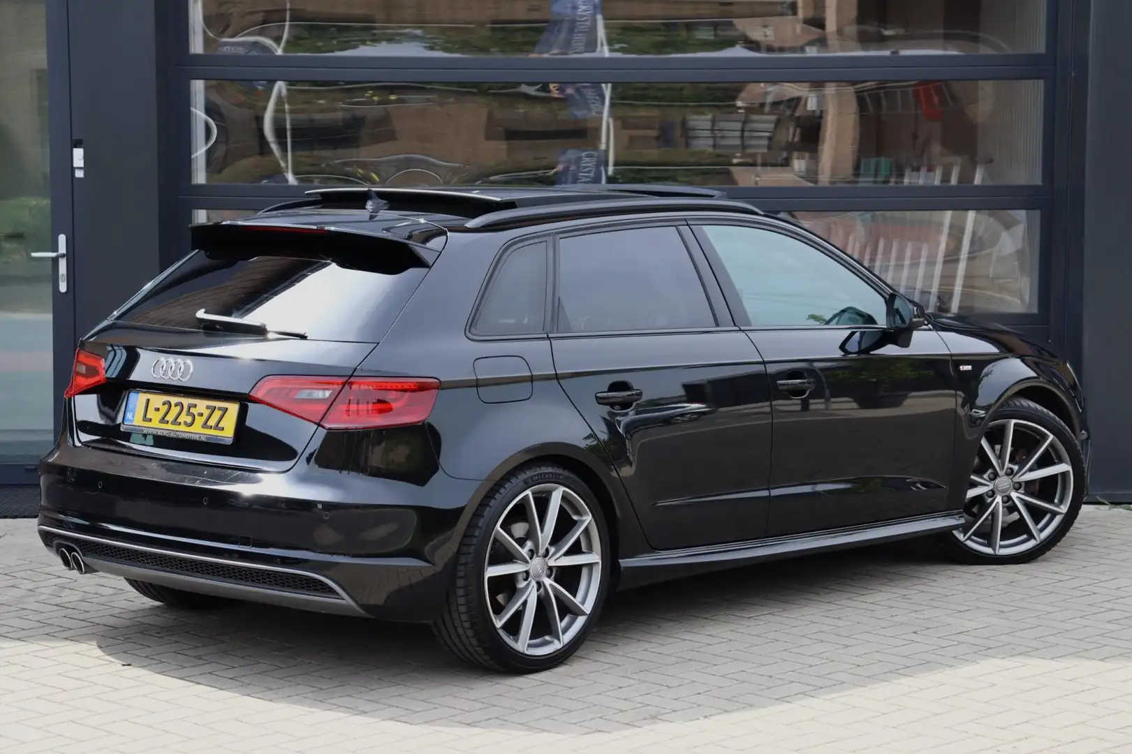 Audi A3 Sportback 1.4 TFSI CoD Ambition Pro Line S | 3x S- Schwarz - 2