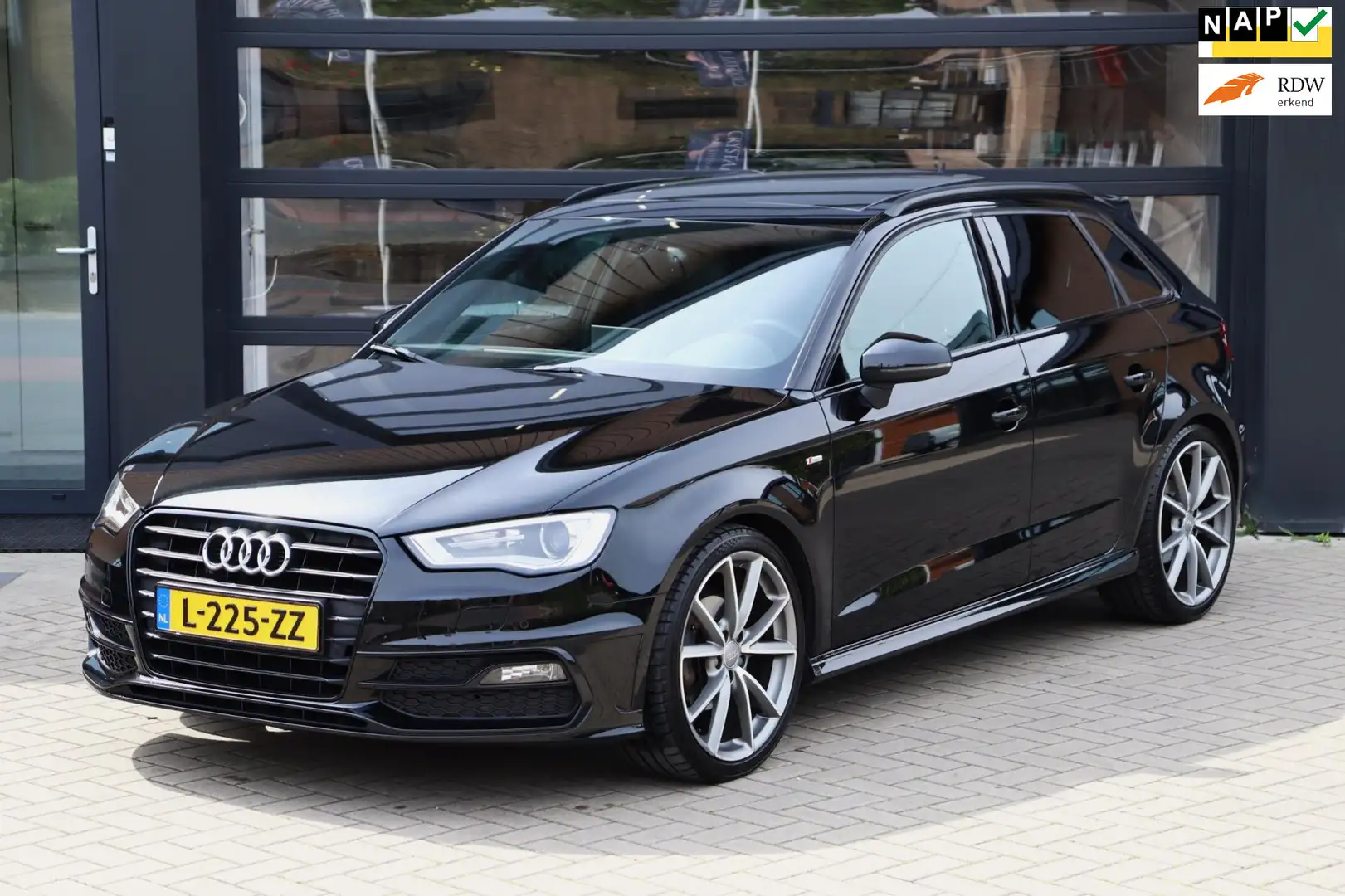 Audi A3 Sportback 1.4 TFSI CoD Ambition Pro Line S | 3x S- Schwarz - 1