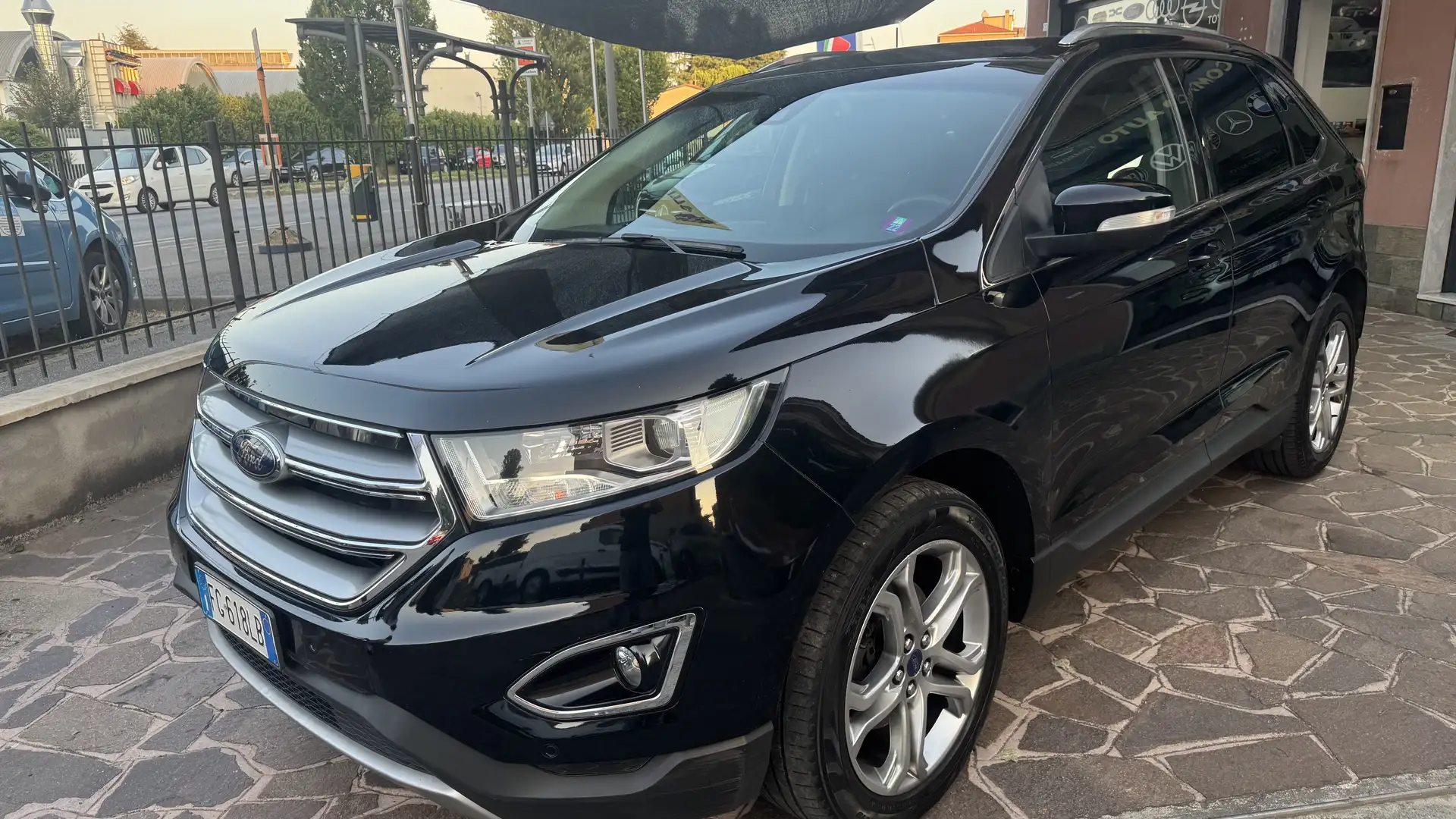 Ford Edge 2.0 tdci Titanium s&s awd 210cv 1 proprietario Nero - 2
