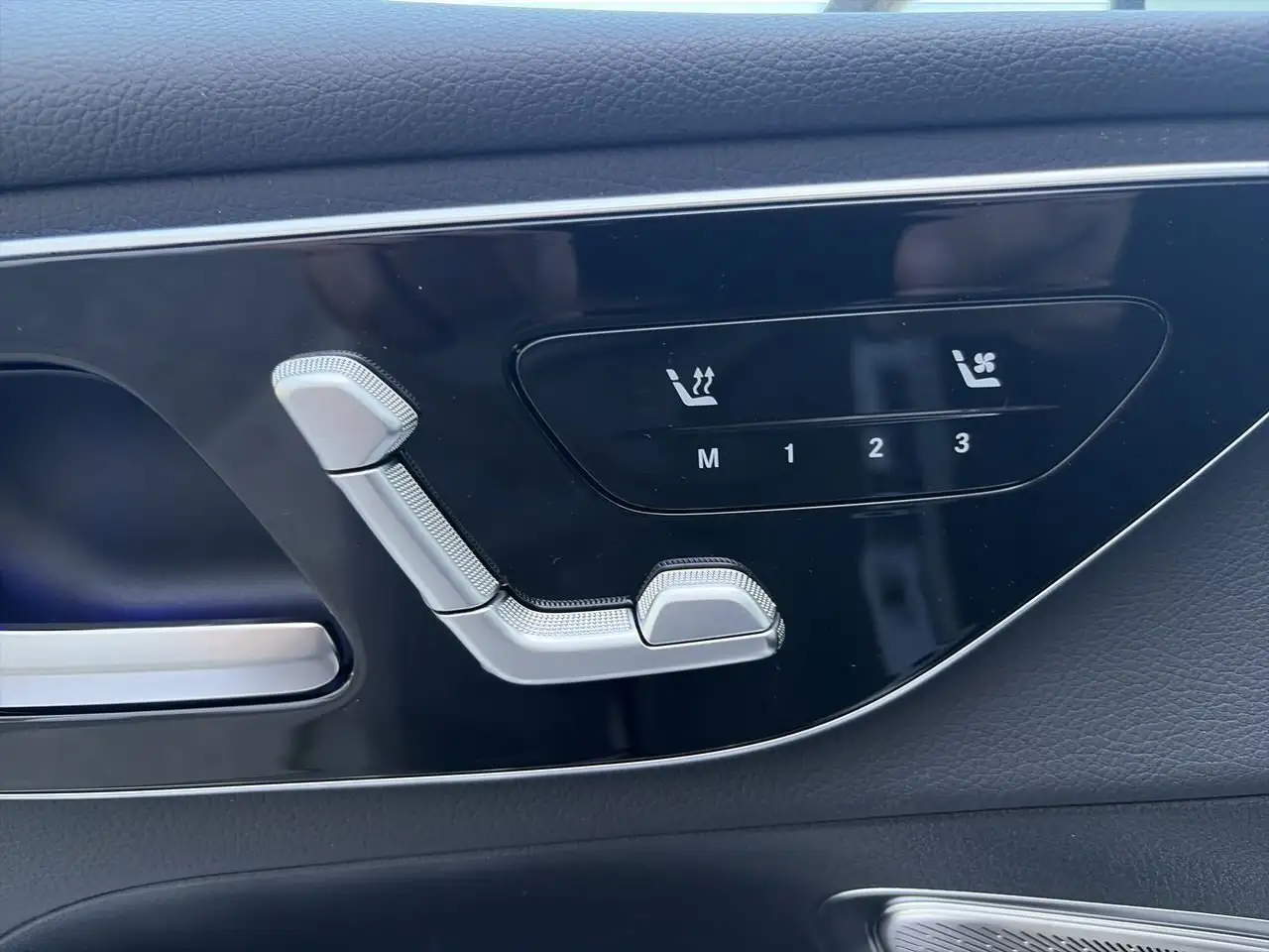 Mercedes-Benz GLC снимка Mercedes-Benz GLC