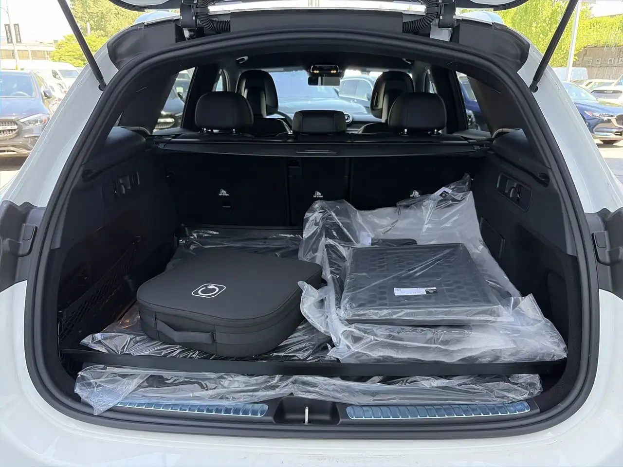 Mercedes-Benz GLC снимка Mercedes-Benz GLC