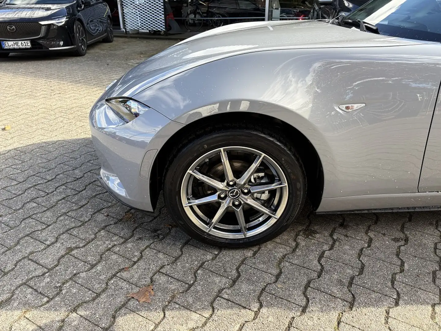 Mazda MX-5 1.5L SKYACTIV-G Exclusive-line, LEDER, NAVI, R.Kam Grau - 2