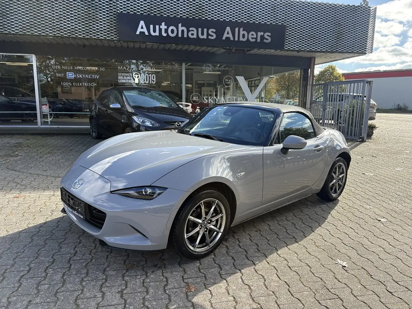 Mazda MX-5 1.5L SKYACTIV-G Exclusive-line, LEDER, NAVI, R.Kam Grau - 1