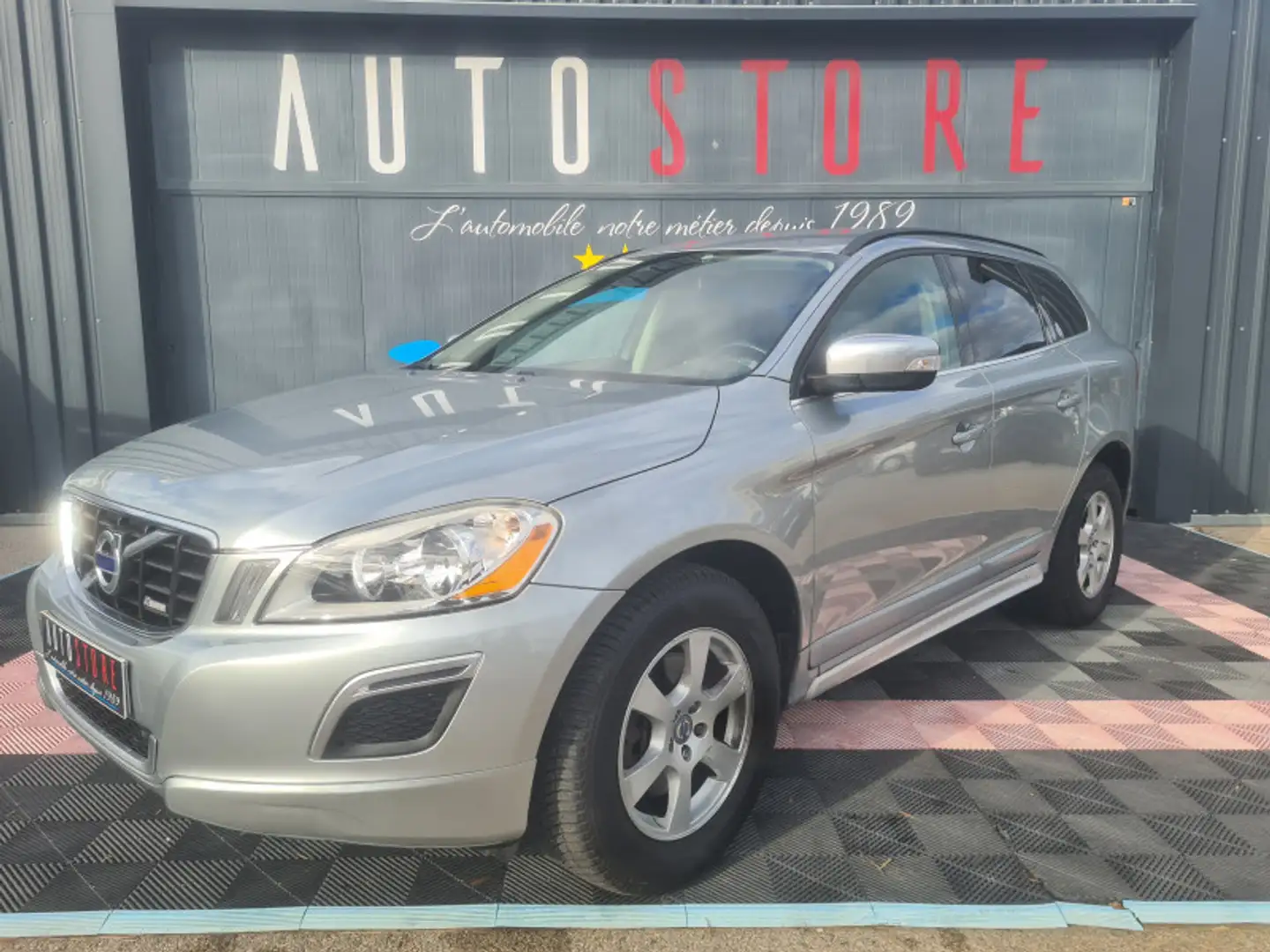 Volvo XC60 D5 AWD 215CH R-DESIGN GEARTRONIC Gris - 1