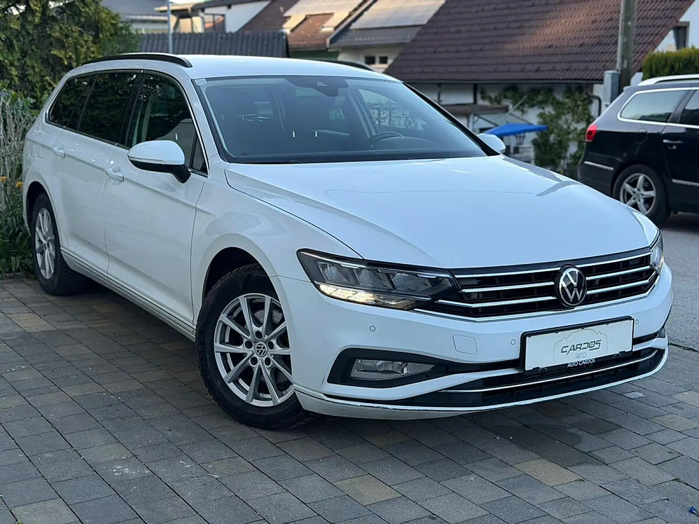 Volkswagen Passat Variant Business 2,0 SCR TDI DSG Weiß - 1
