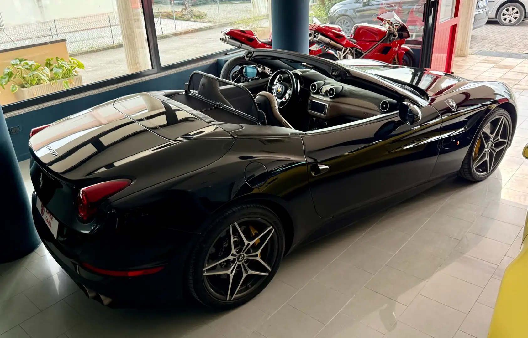 Ferrari California T 3.9 TURBO, ITALIANA, IVA DEDUCIBILE, TAGLIANDATA Nero - 2