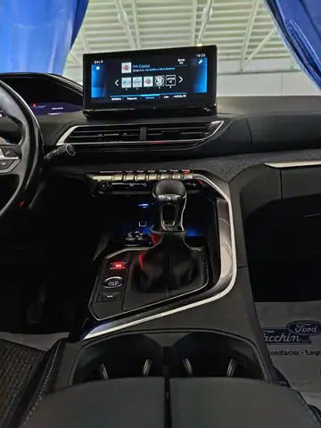 Peugeot 3008 view 3