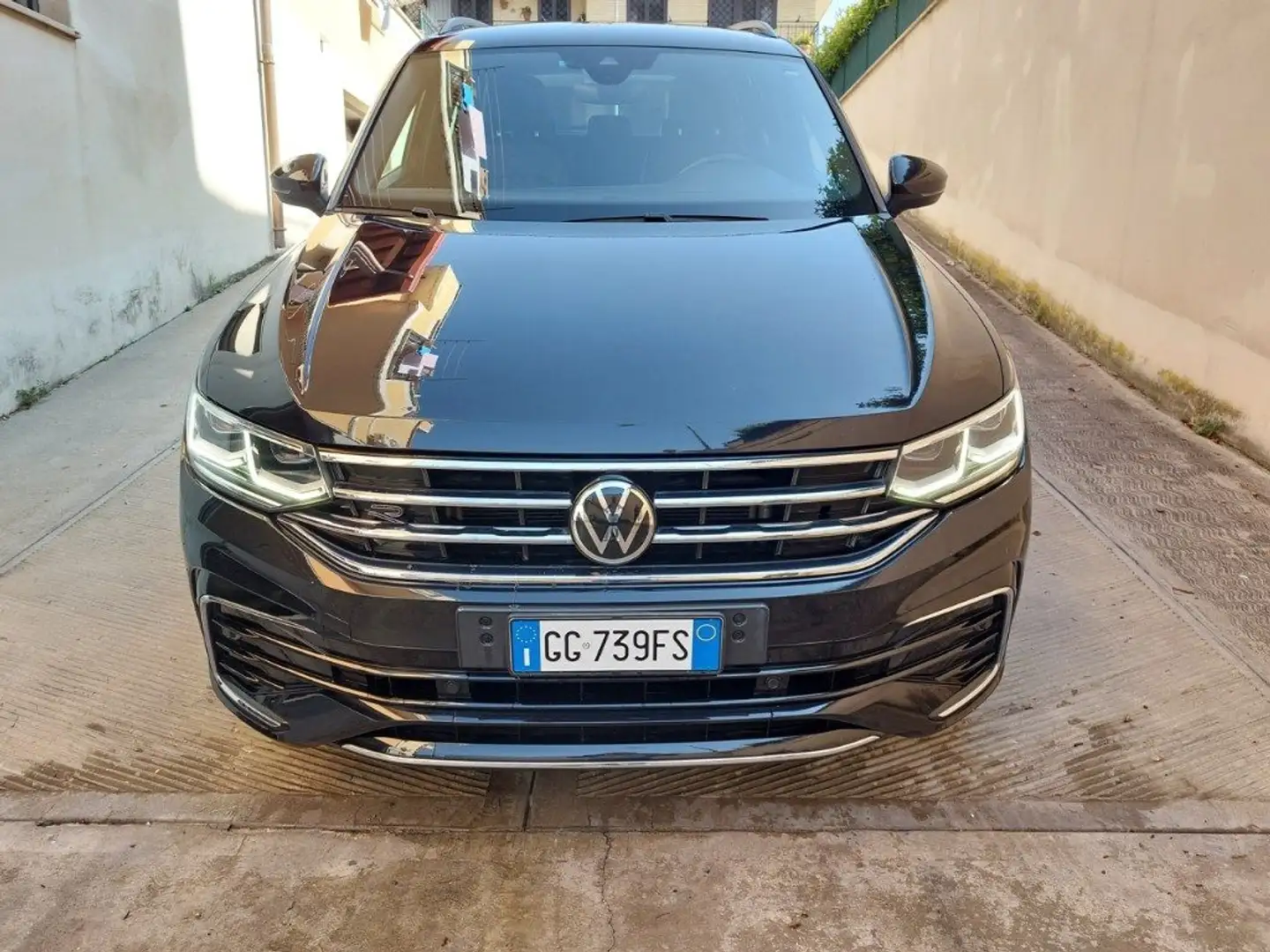 Volkswagen Tiguan 2.0 TDI 150 CV SCR DSG R-Line Uniprò Fatturab. Nero - 2