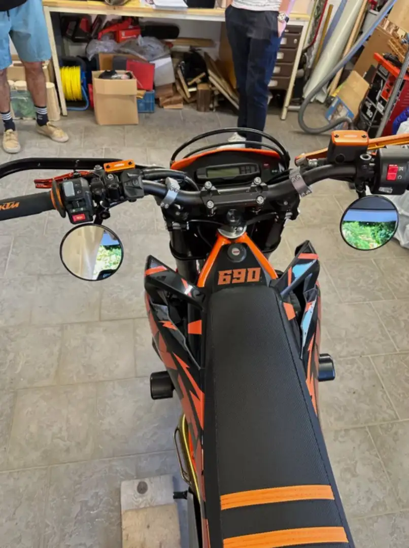 KTM 690 SMC Orange - 1
