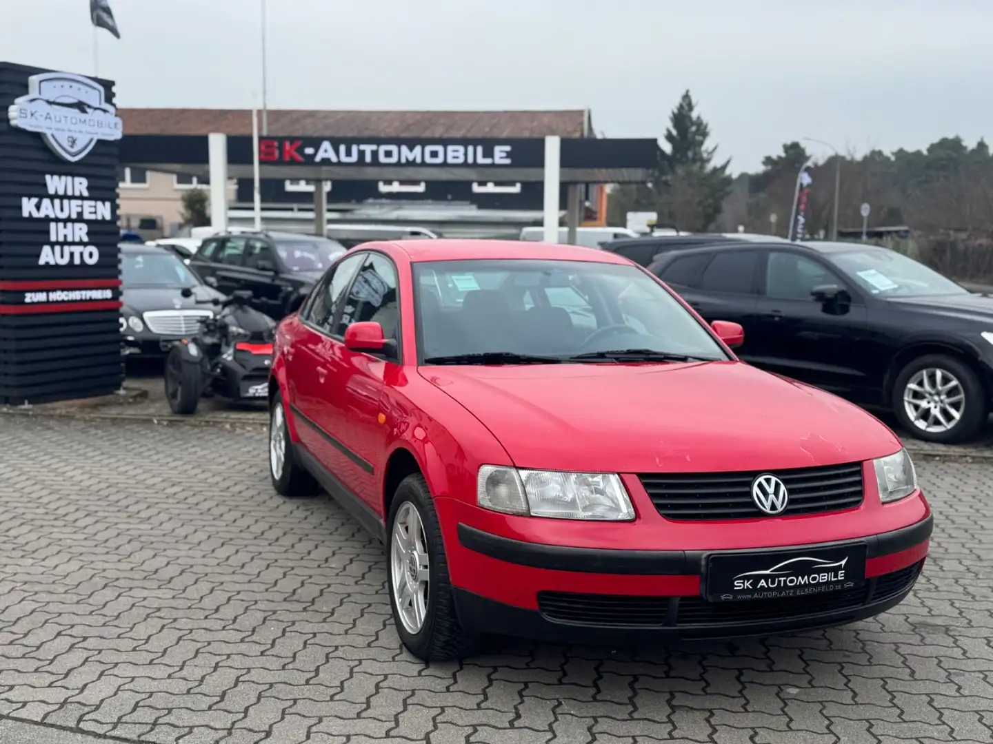 Volkswagen Passat 1.8 T Highline 2.HAND/ROT/CLIMATRONIC/TOP Rot - 1