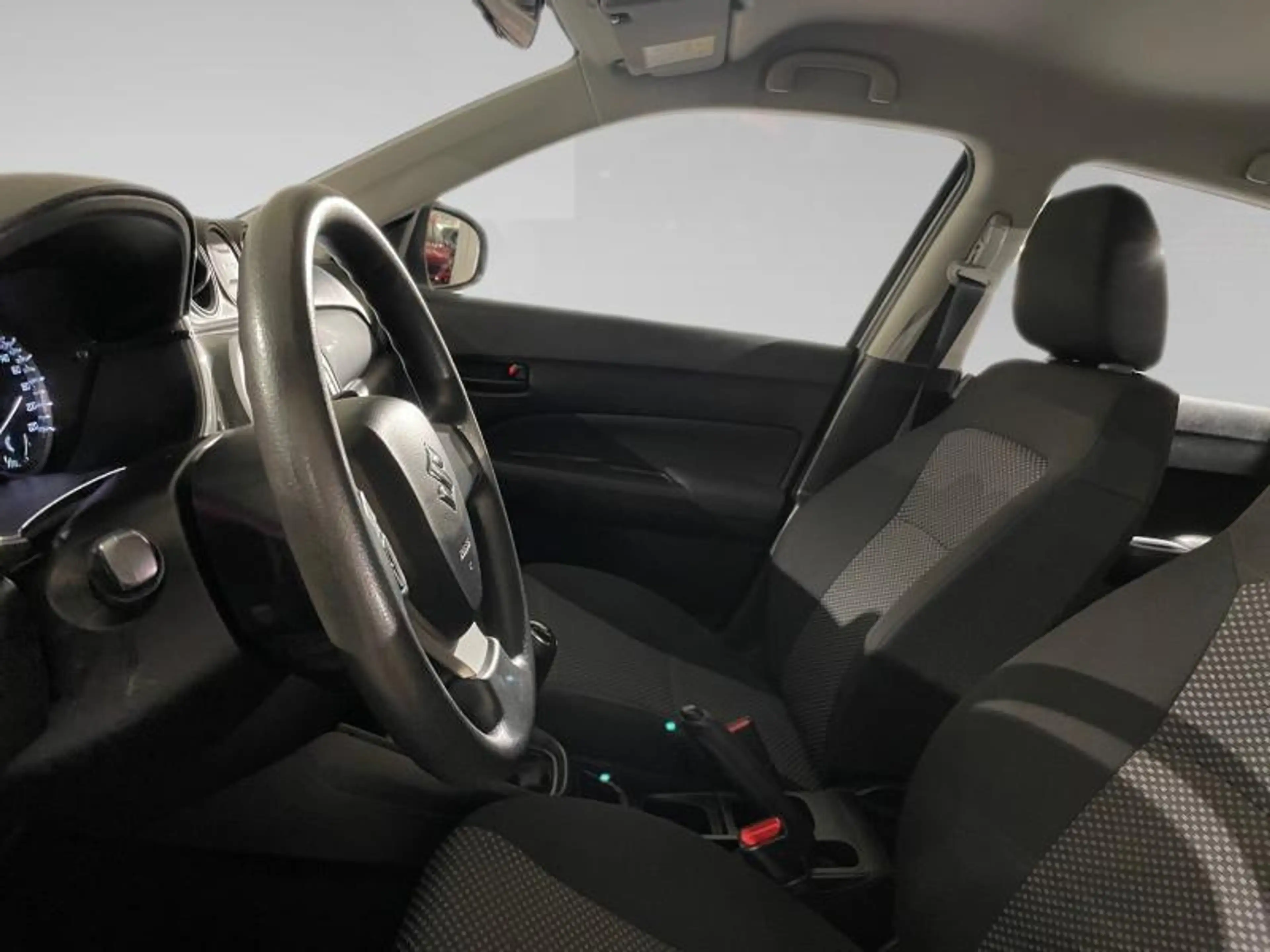Suzuki Grand Vitara 1.6 Luxe — photo 4