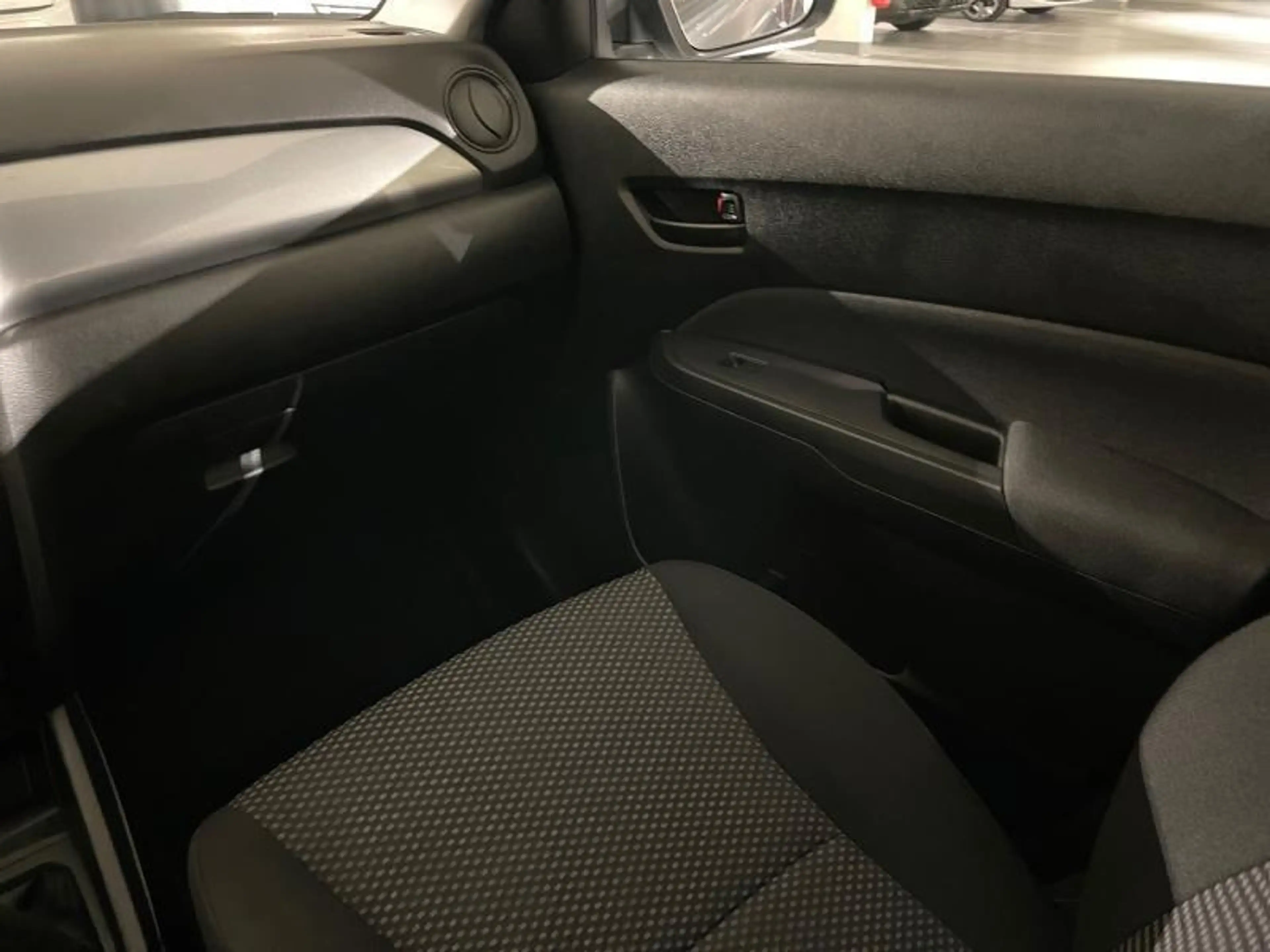 Suzuki Grand Vitara 1.6 Luxe — photo 10