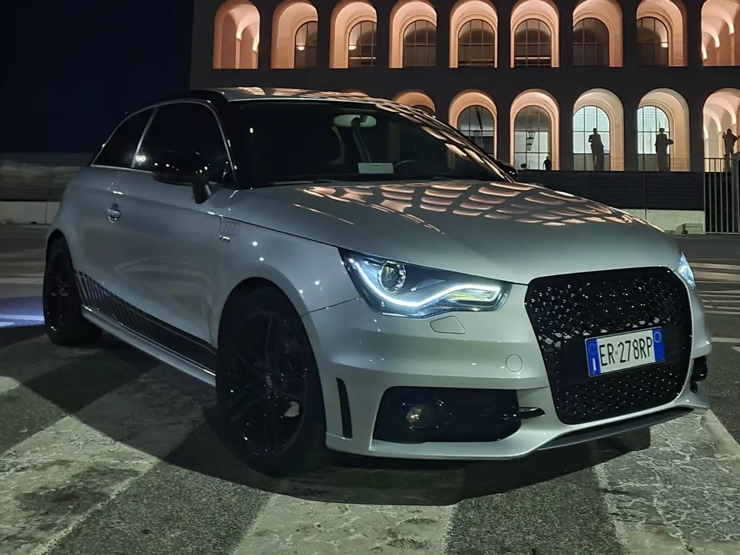 Audi A1 1.2 tfsi sline Gümüş rengi - 1