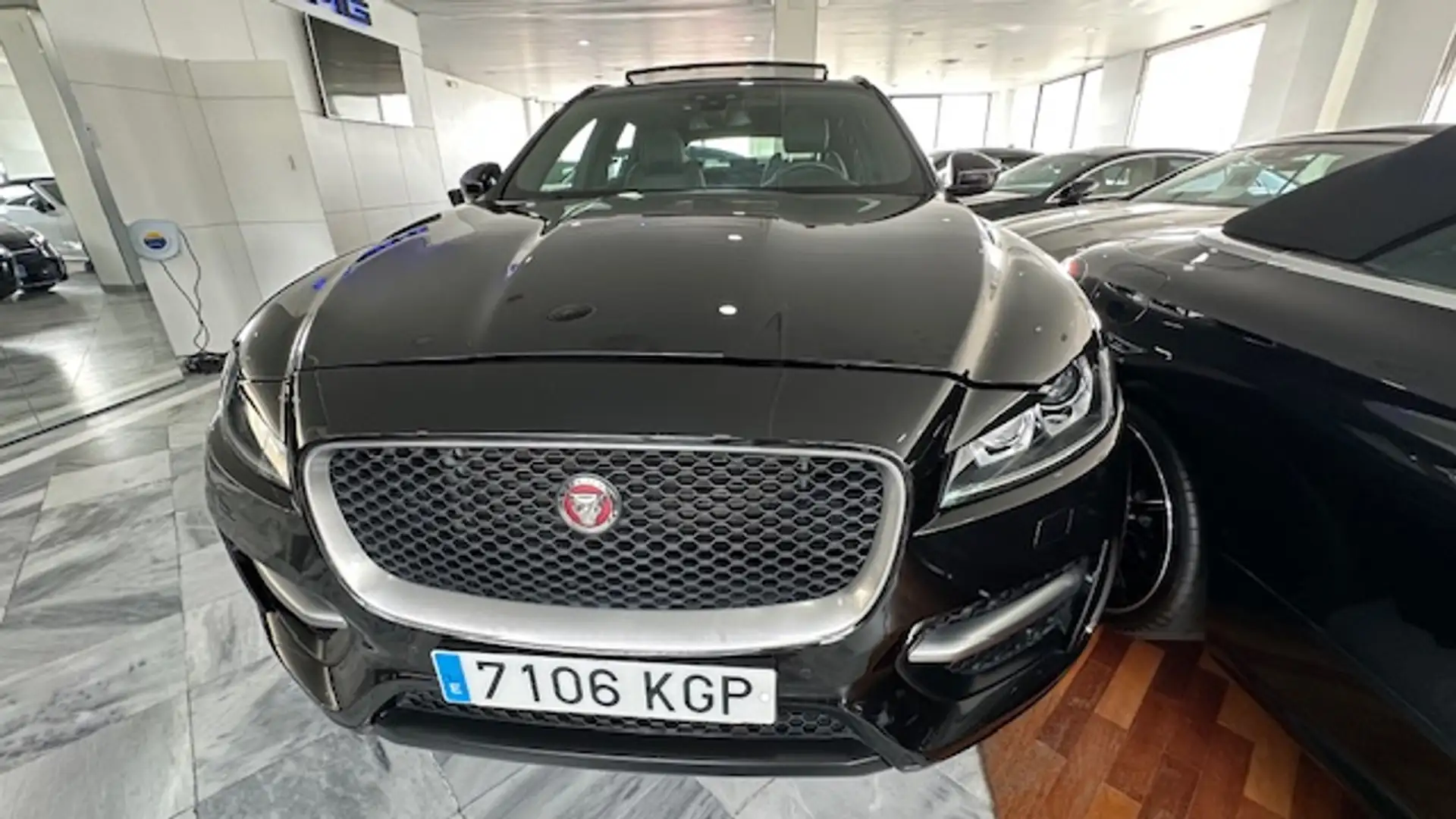 Jaguar F-Pace 2.0i4D R-Sport Aut. AWD 240 Negro - 1