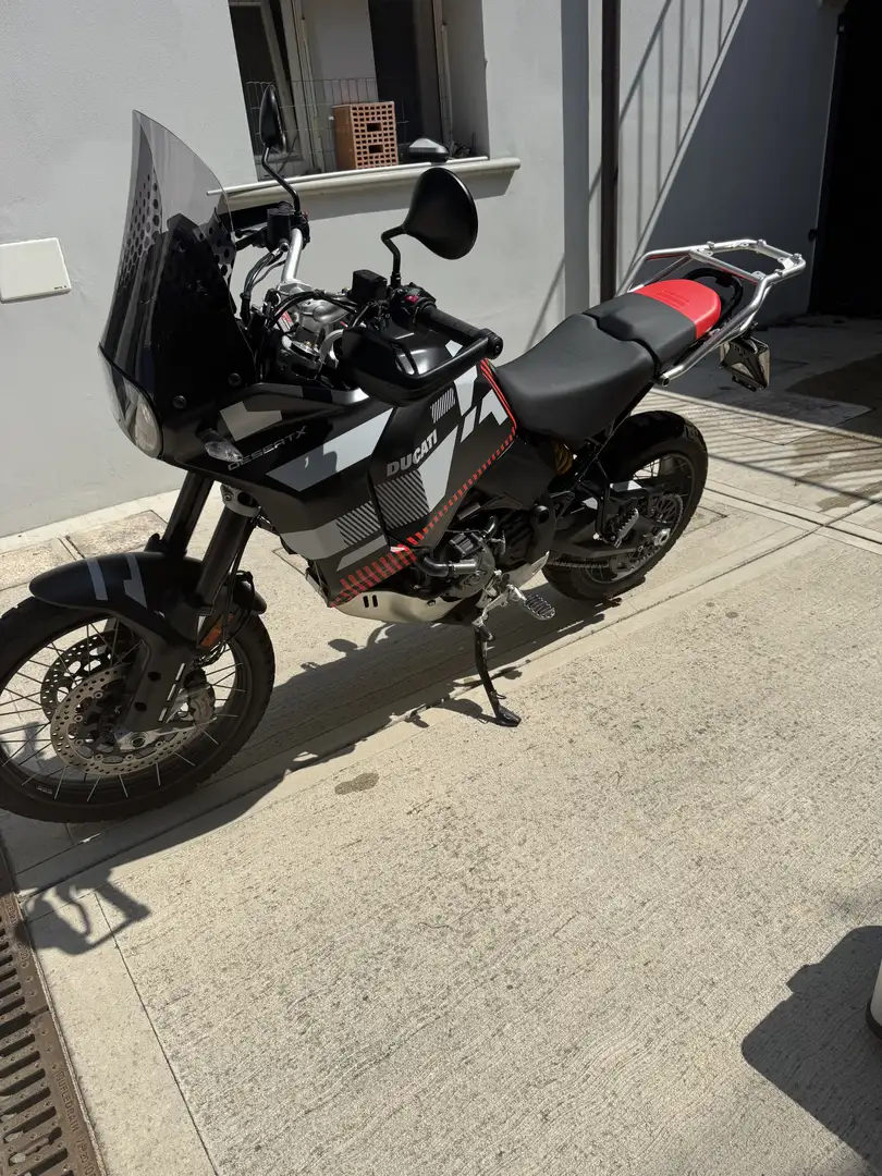 Ducati DesertX colorazione nera- rossa - 1
