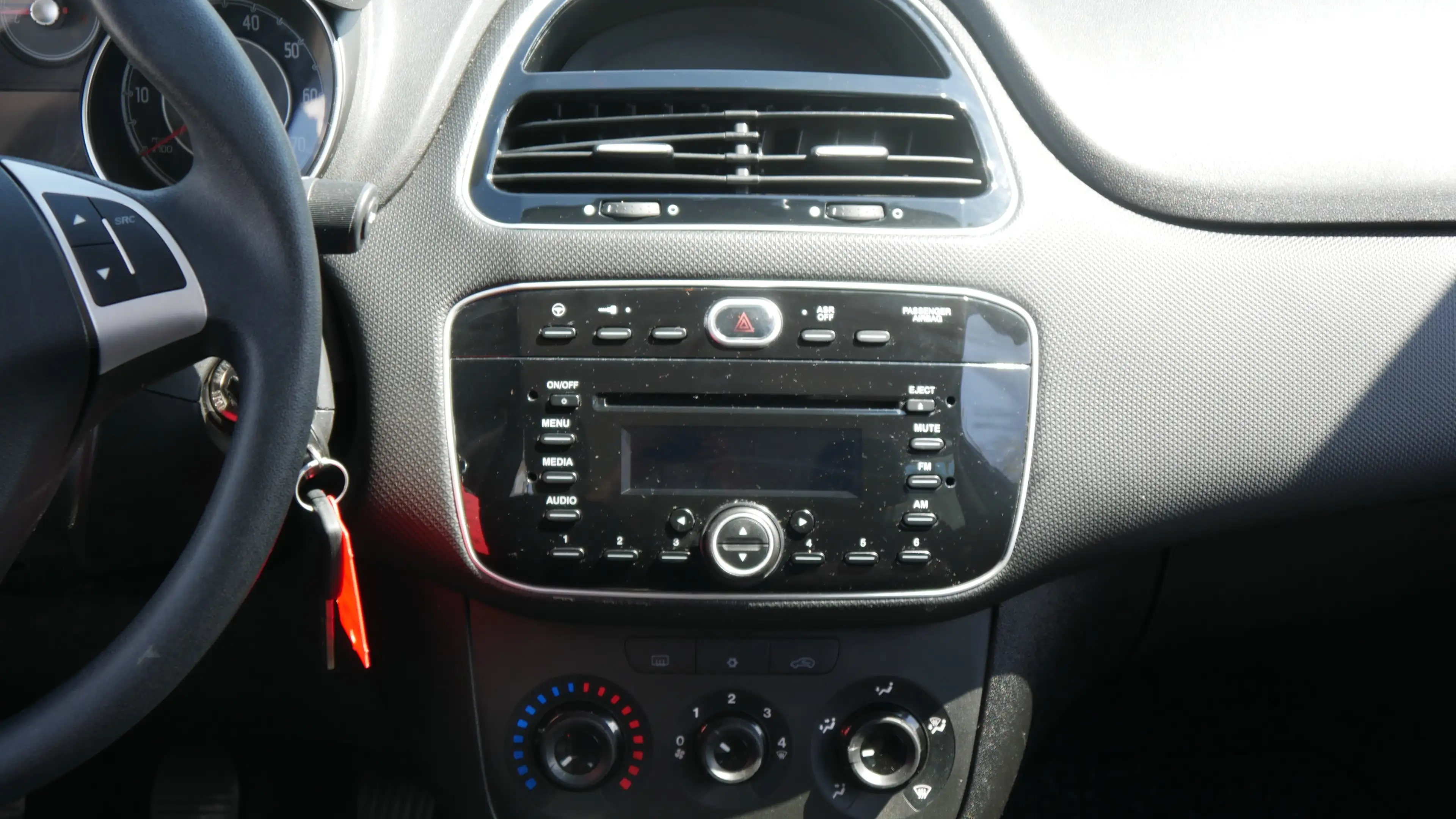 Fiat Punto Scheckheftgepflegt Tempomat Lenkrad,- Sitzheizung — photo 9