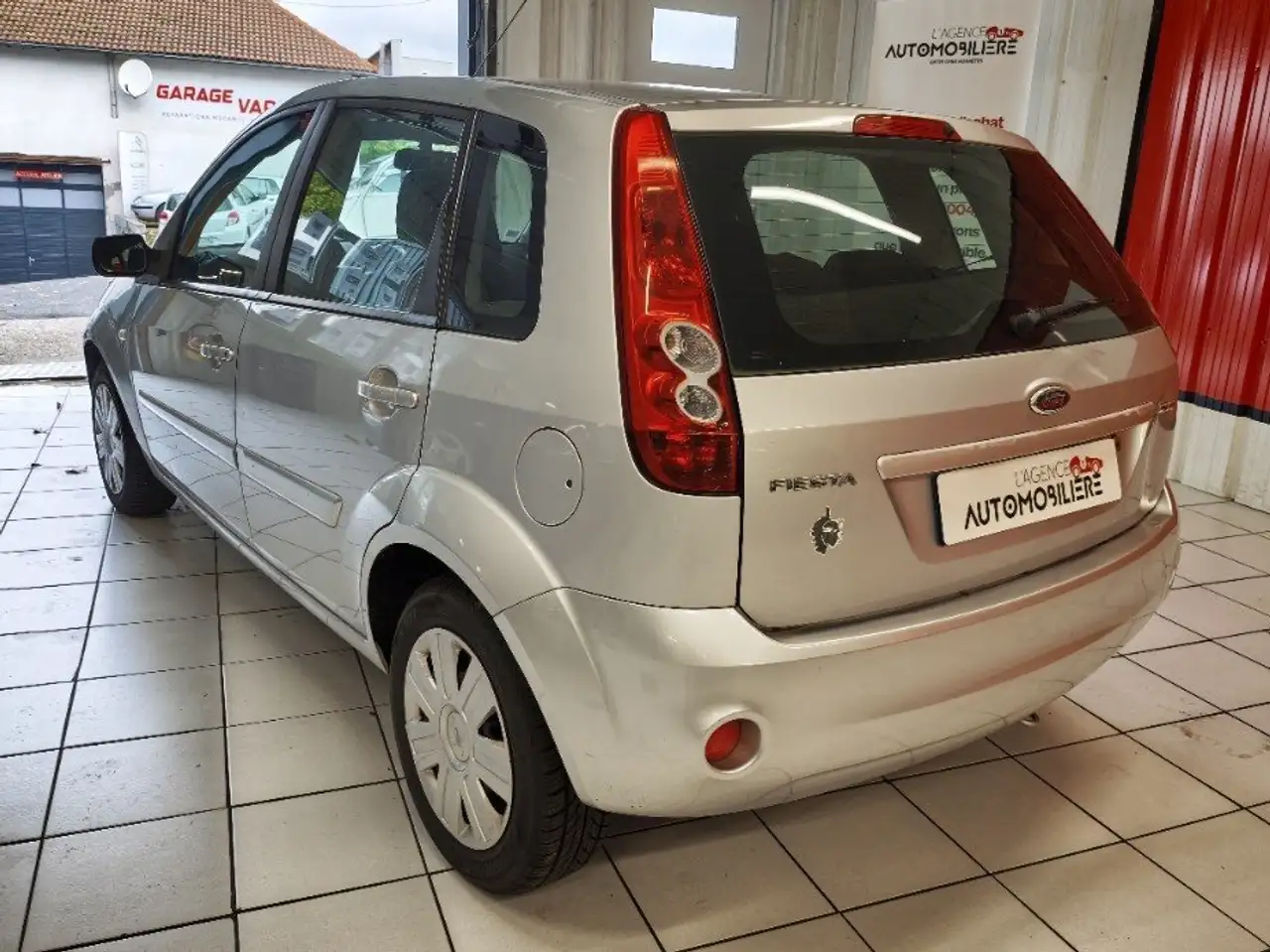Ford Fiesta 5 portes — photo 2