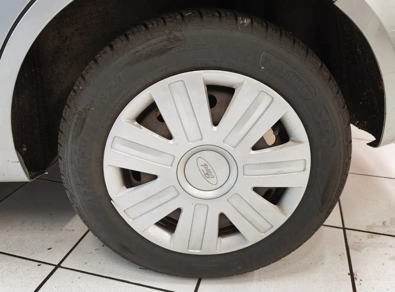 Ford Fiesta 5 portes — photo 6