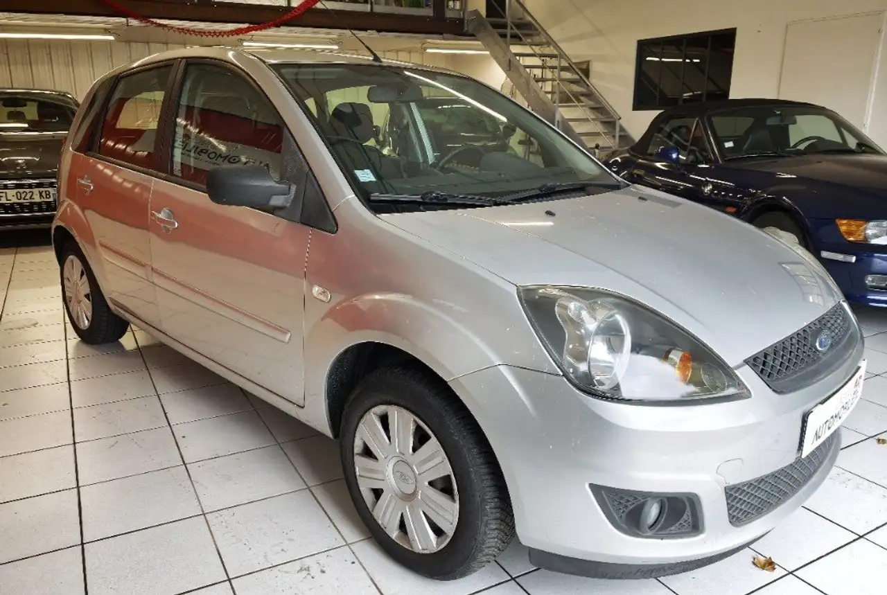 Ford Fiesta 5 portes — photo 4