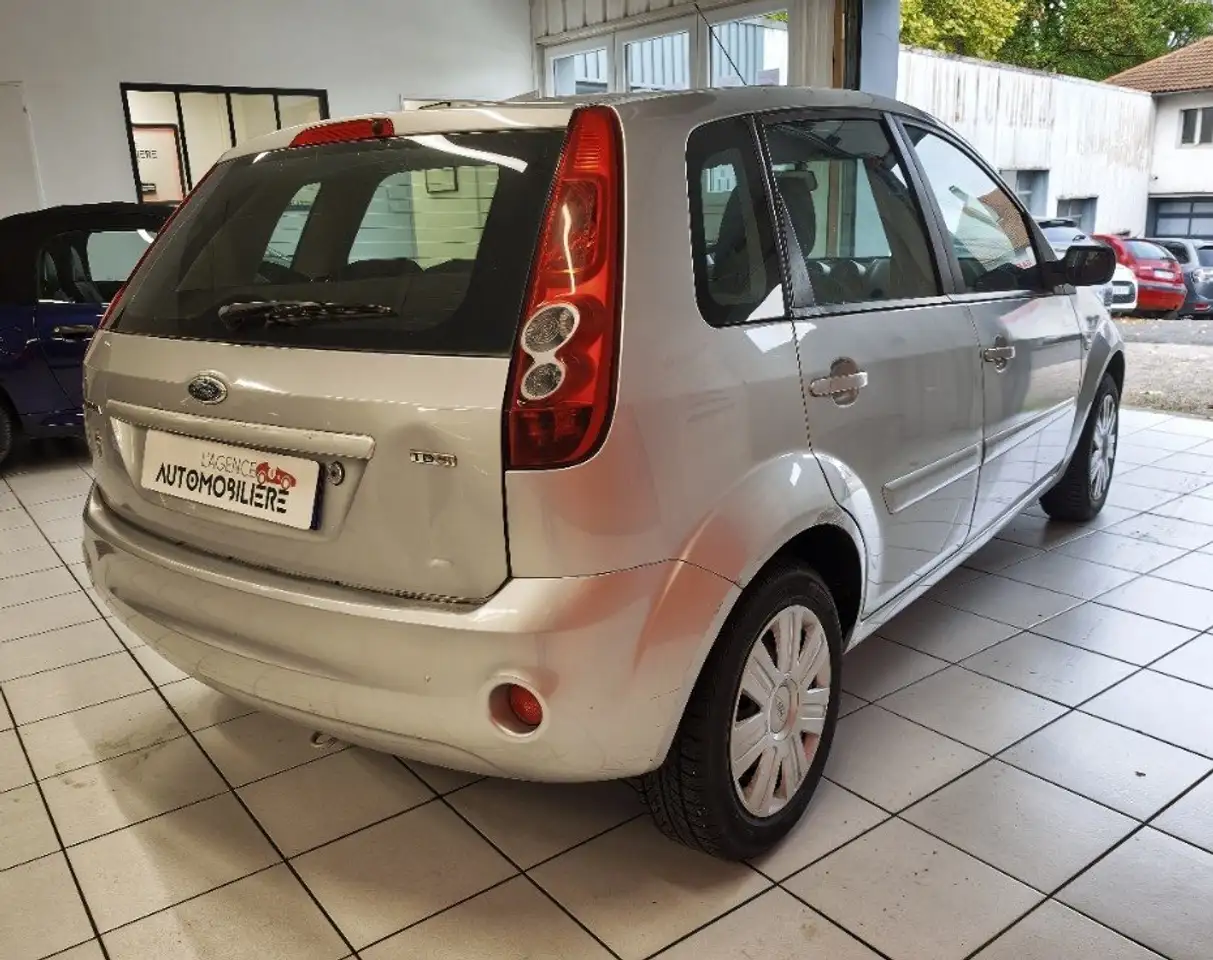 Ford Fiesta 5 portes — photo 3