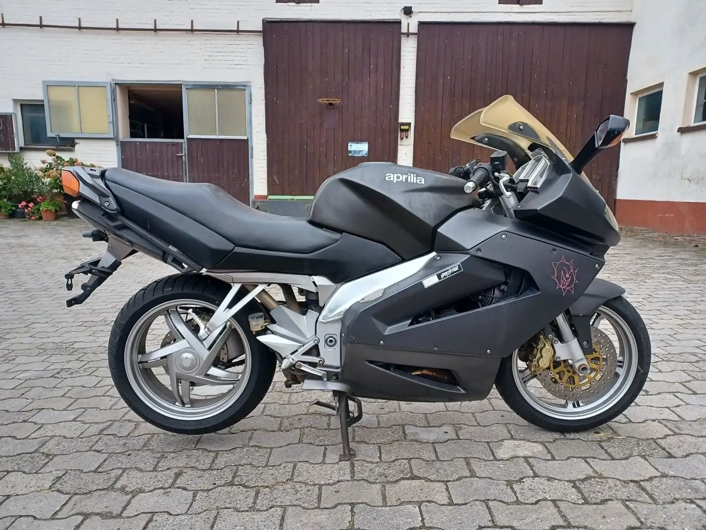 Aprilia RST 1000 Futura Schwarz - 1