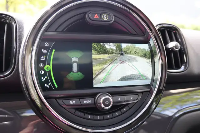 Mini Cooper Cooper view 10