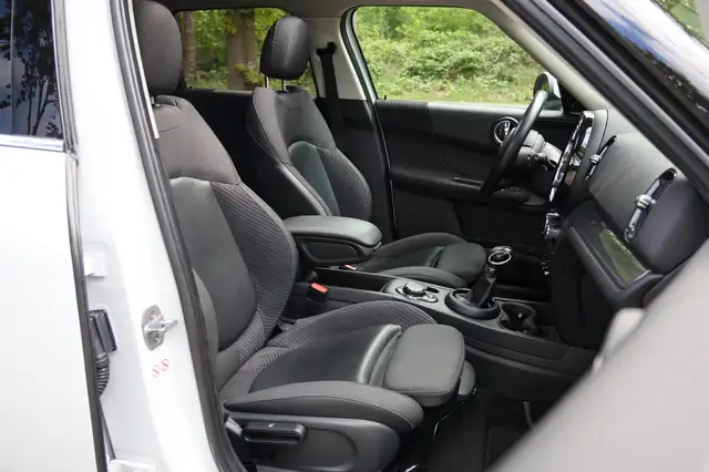 Mini Cooper Cooper view 13