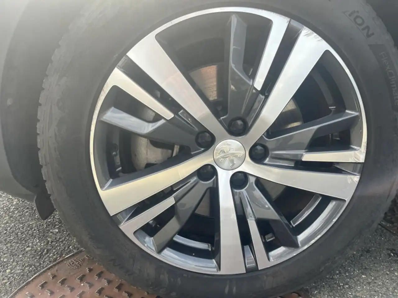 Peugeot 3008 3008 Plug-In Hybrid — photo 9