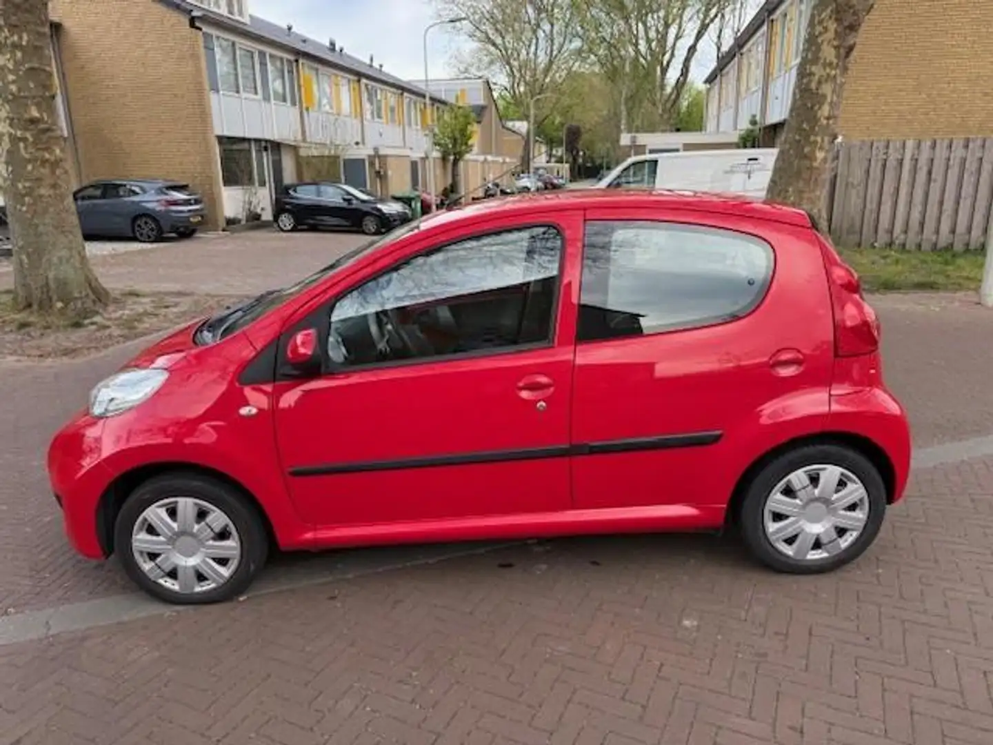 Peugeot 107 Nieuw APK / 128.000 NAP / 5 deurs / Leuke auto Rood - 2
