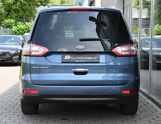 Ford Galaxy view 4