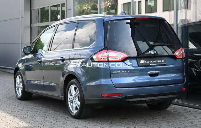 Ford Galaxy view 3